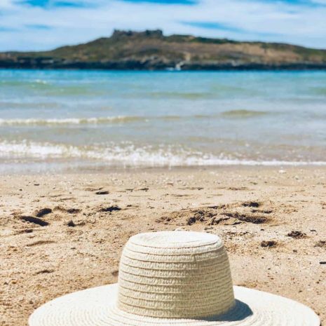 girl hat 3c min girl hat 3c min